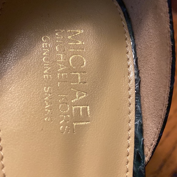 Michael Kors emerald green snake skin heels. Excellent condition. Never worn - Picture 7 of 7